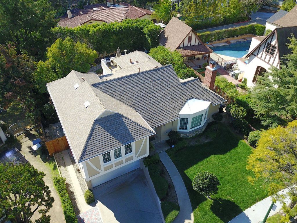 Owens Corning Oakridge Shingles Color Sand Castle 