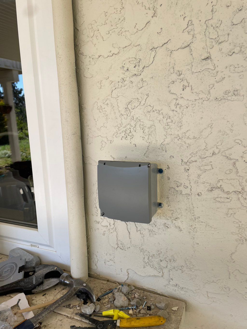 Exterior 2-gang outlet install 