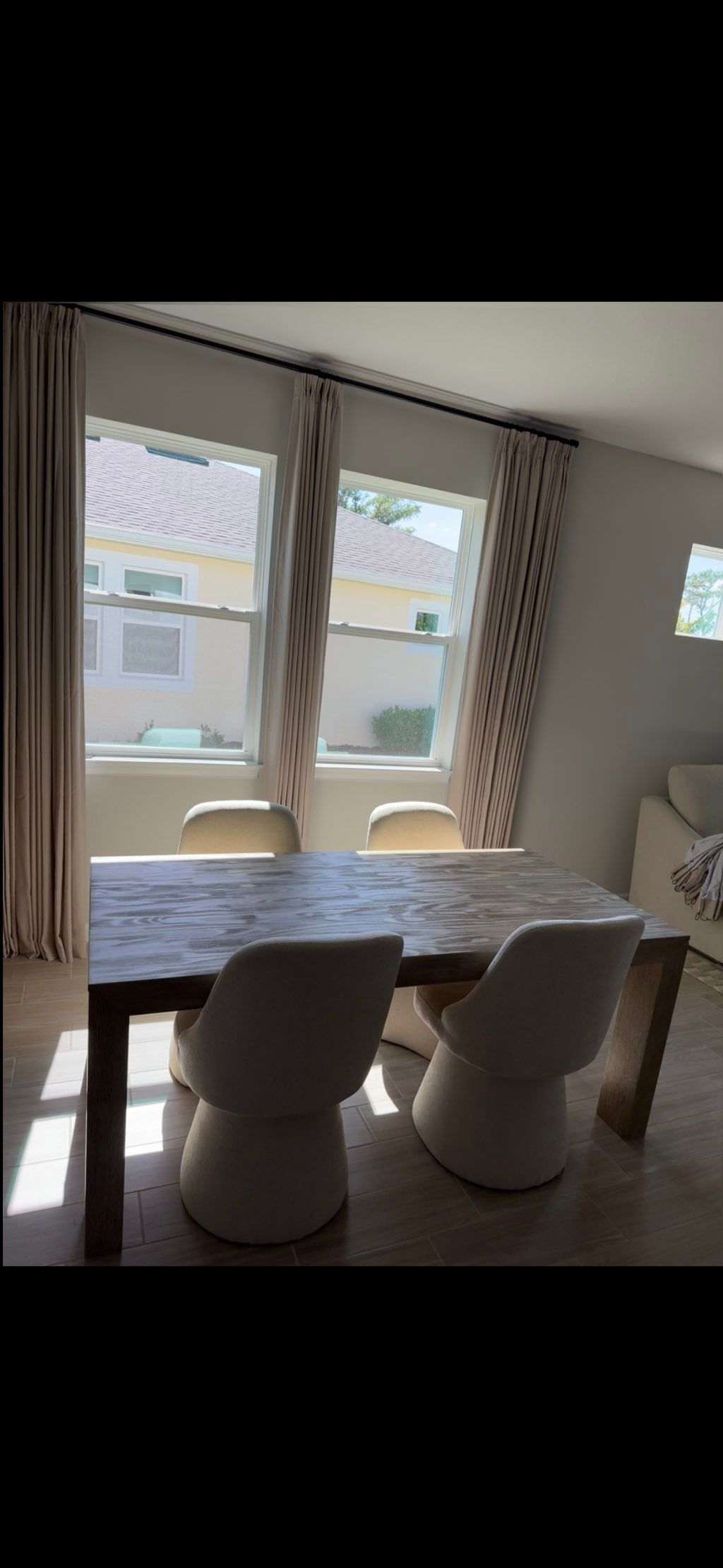 Dining table assembly 