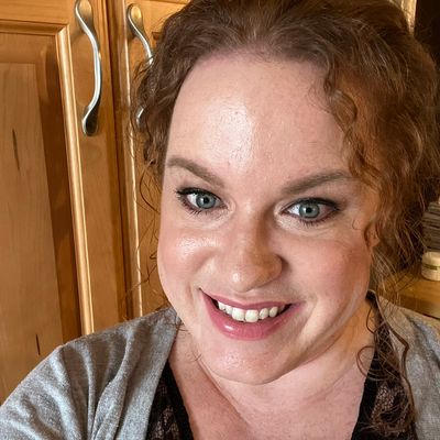 Avatar for Emily Jean: The Traveling Makeup Queen