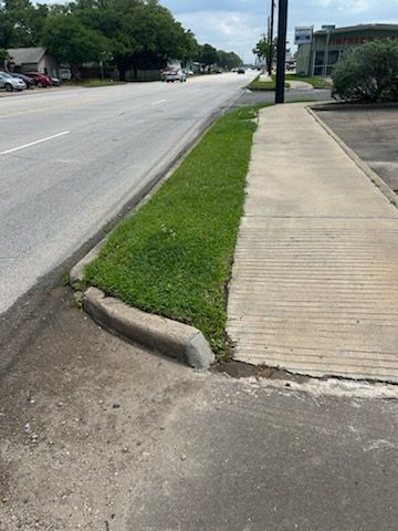 Commercial Lawn Service 