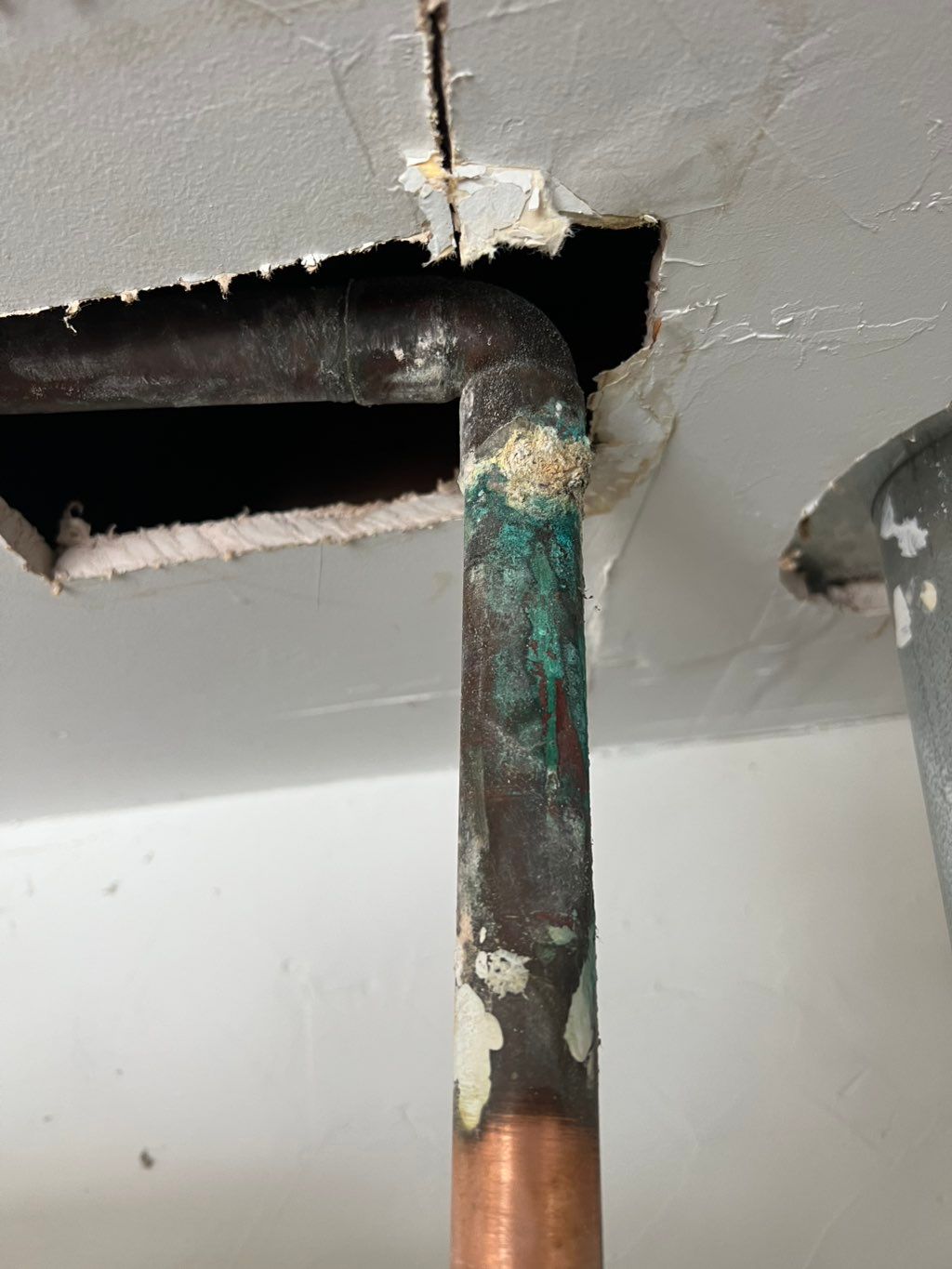 Leaking water pipe 