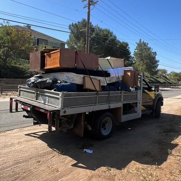 Los Hermanos Hauling