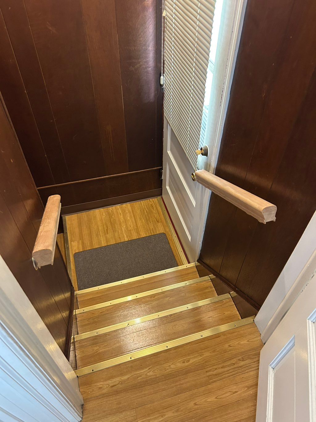 Hallway step railing 
