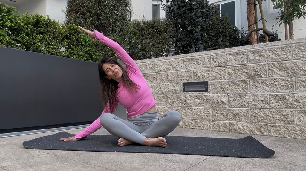 This side stretch builds flexibility, improves pos