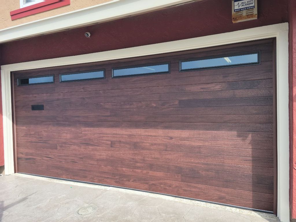 CHI Planks Mahogany with StyleLite Tinted Windows 