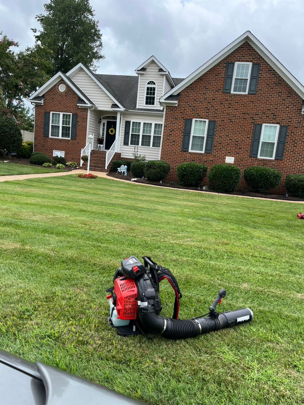 Another customer, satisfied with the bush pruning