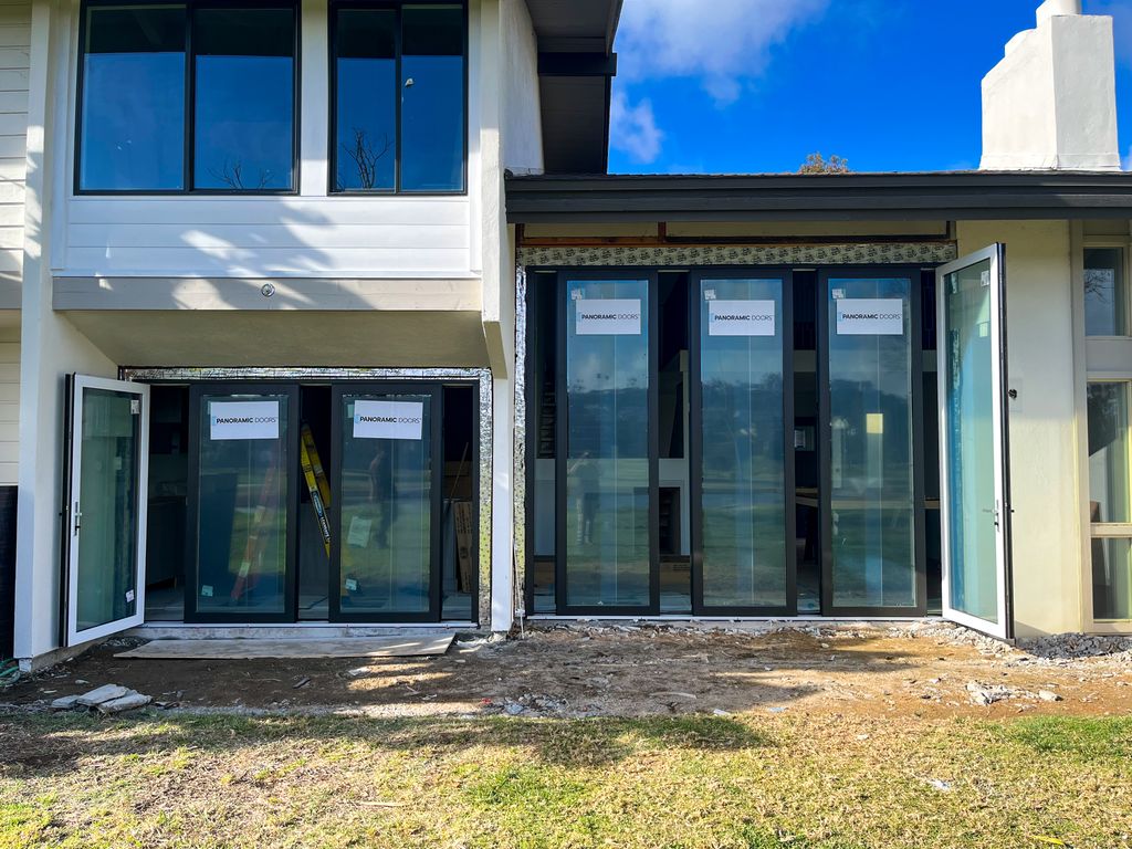 3-Panel and 4-Panel Panoramic Doors Systems - Carl