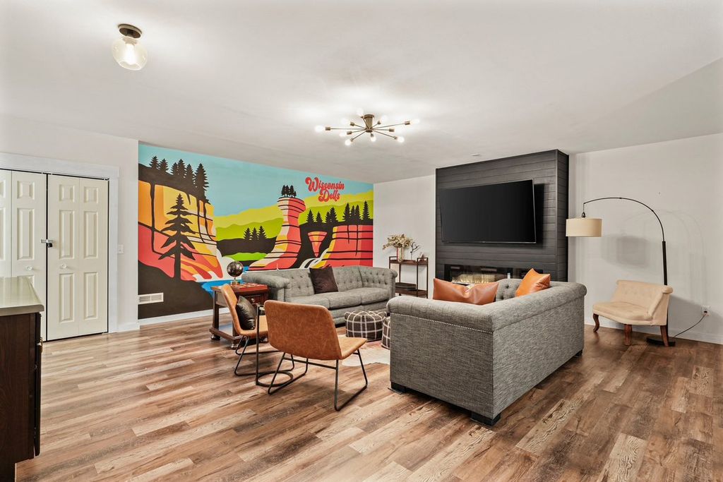 Wisconsin Dells Airbnb Mural