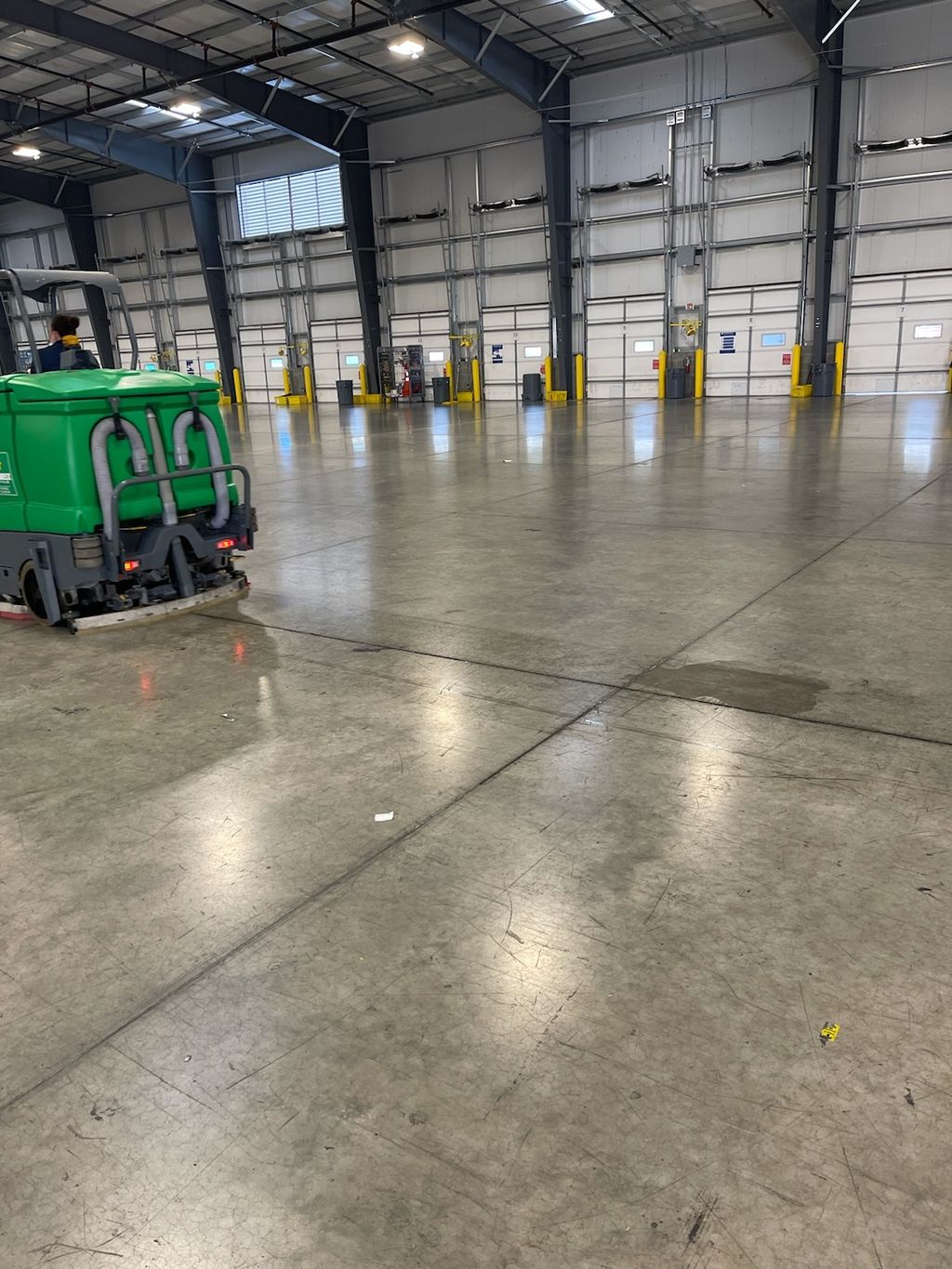 Warehouse floors cleaning 750,000 sqft
