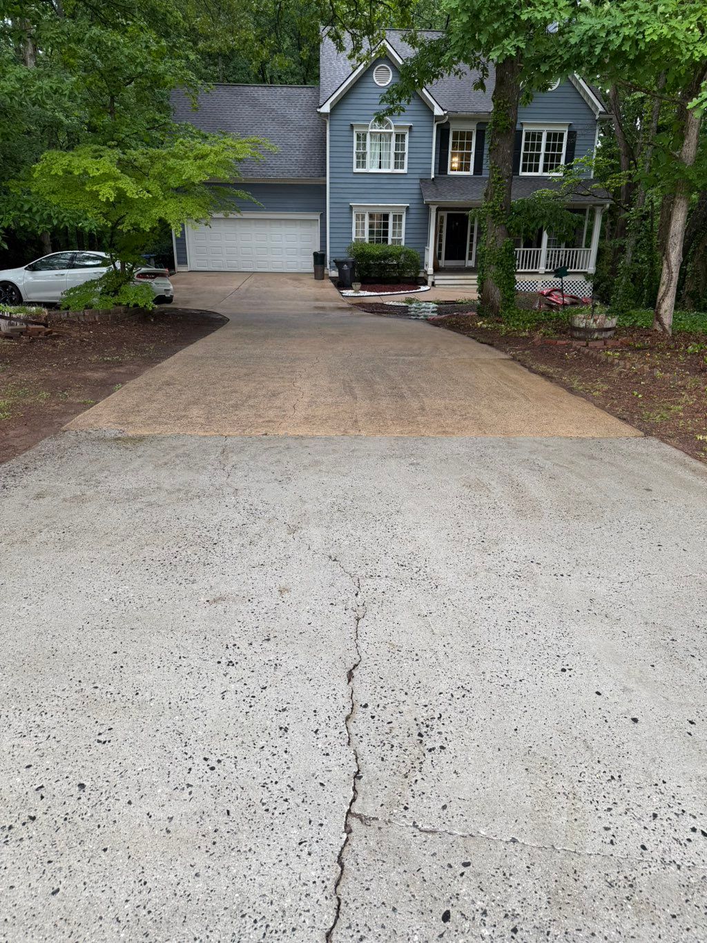 Small pressure washing of a driveway 