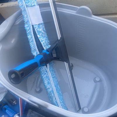 Avatar for Aura Flow Window Cleaning