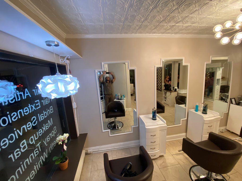 The walls in this salon were painted with a calmin
