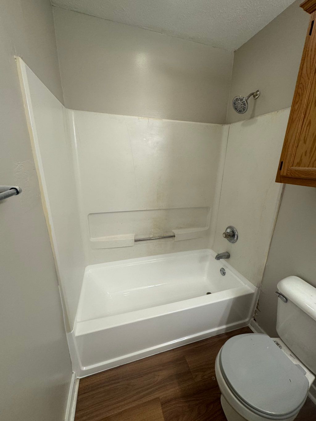 Tub Resurfacing ( Tub only in photo ) 

Tub and su