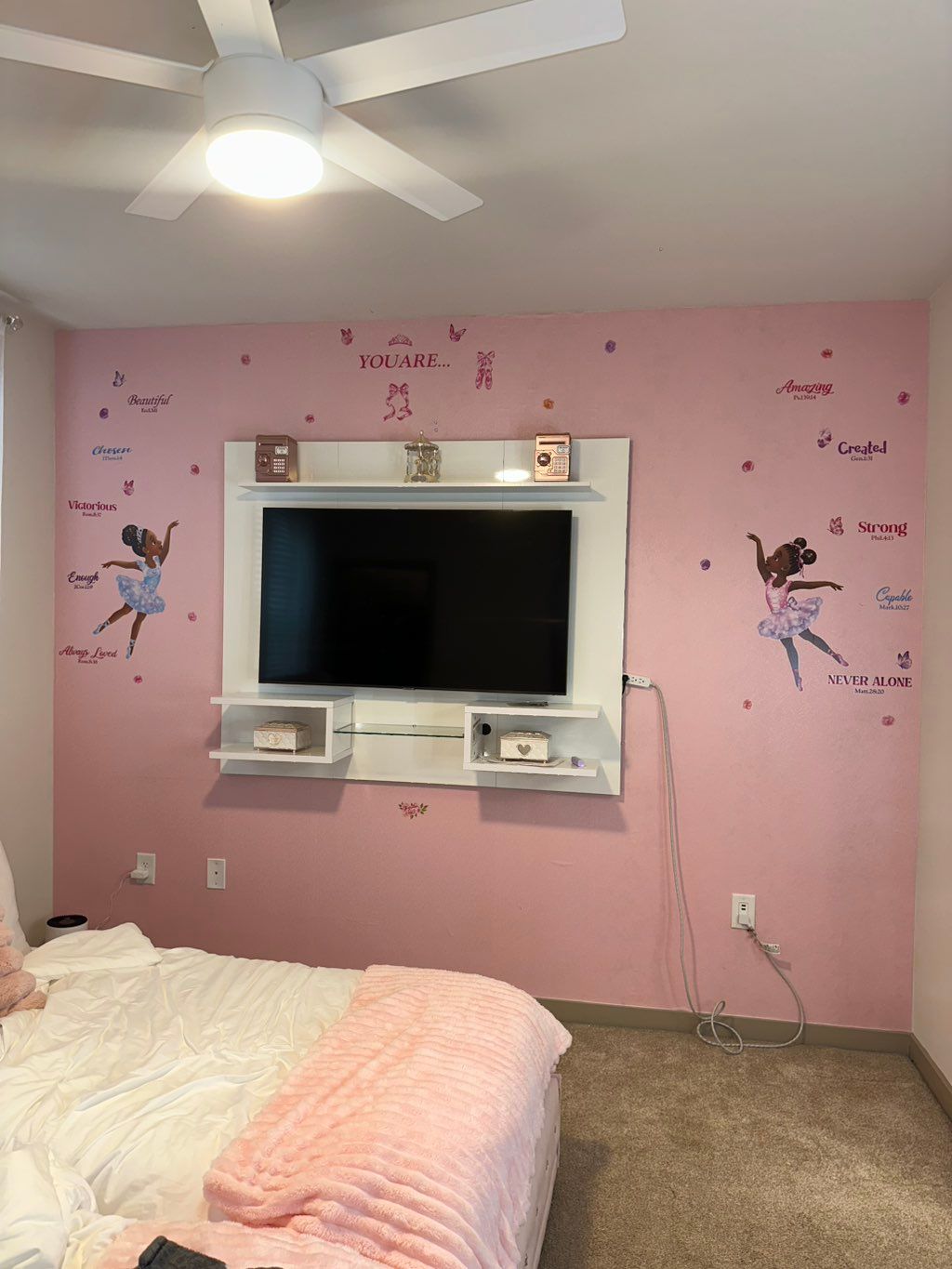 “Princess Suite”: Embossed Pink wallpaper with dec