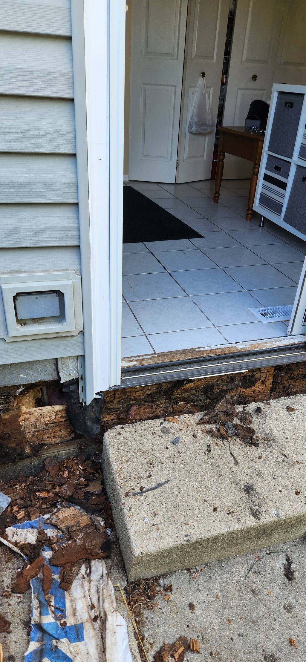 lot of rotten wood to be replaced