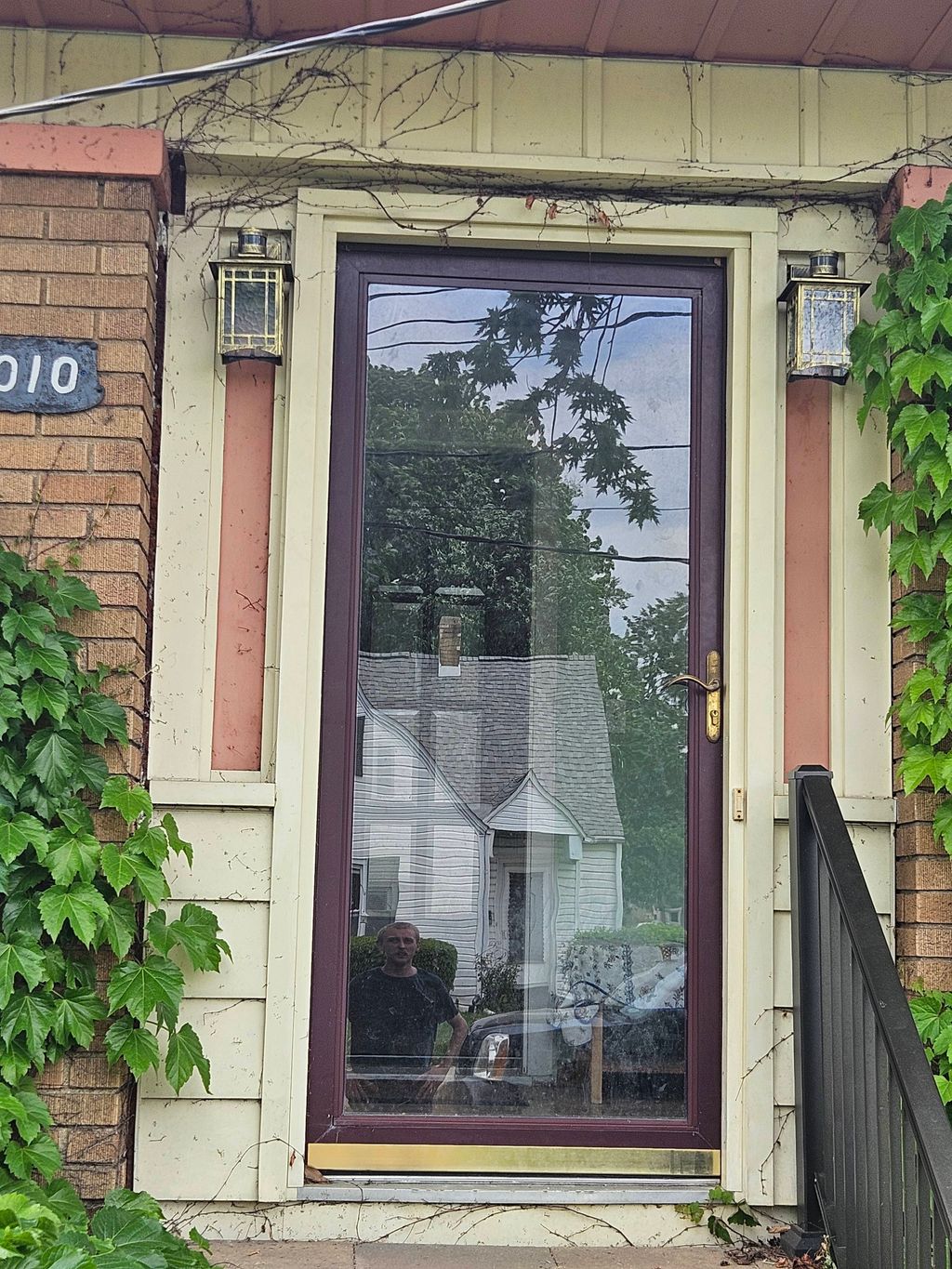 2 exterior lights installed