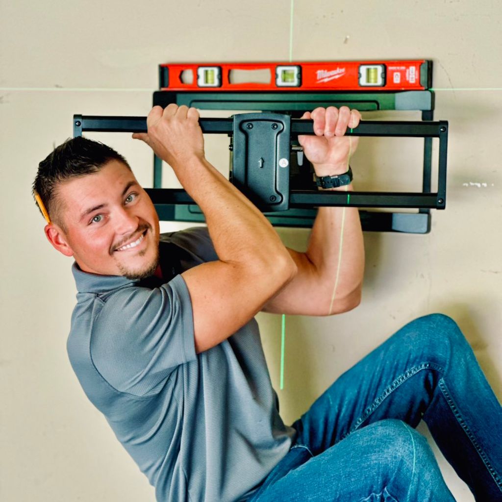 FAST, LEVEL, NO-FALL TV MOUNTING – Hangaroo
