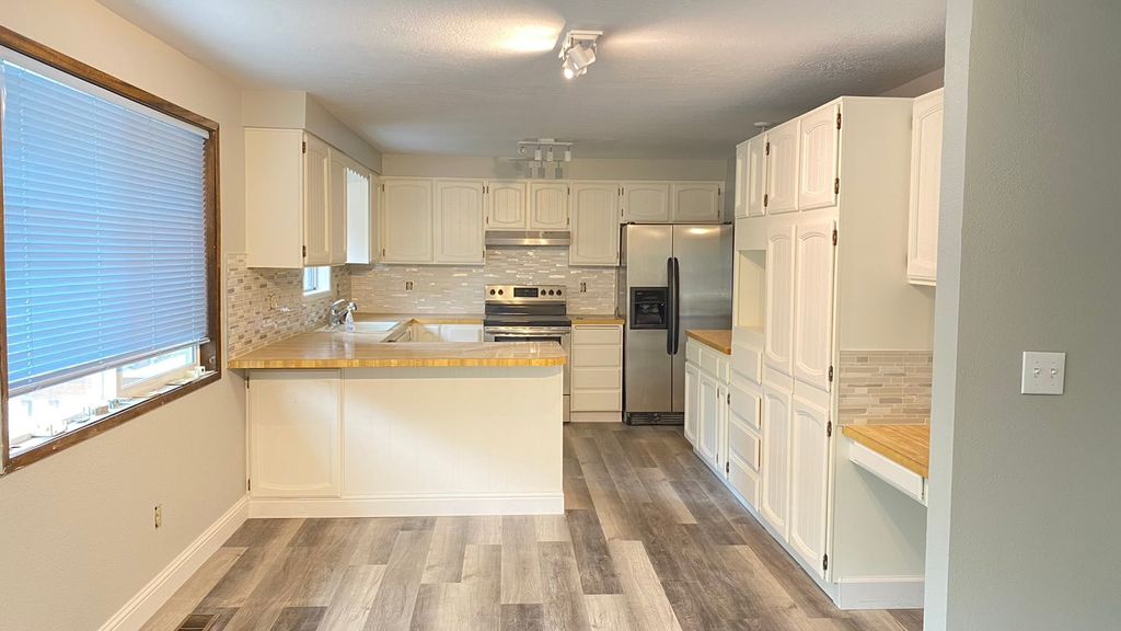 Full kitchen remodel, removed wall, hung cabinets,