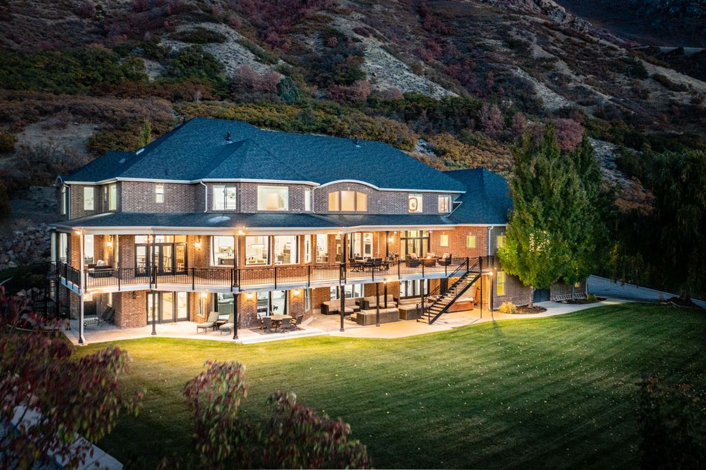 4 acres, 15,600 sq ft property: Large Gatherings, 