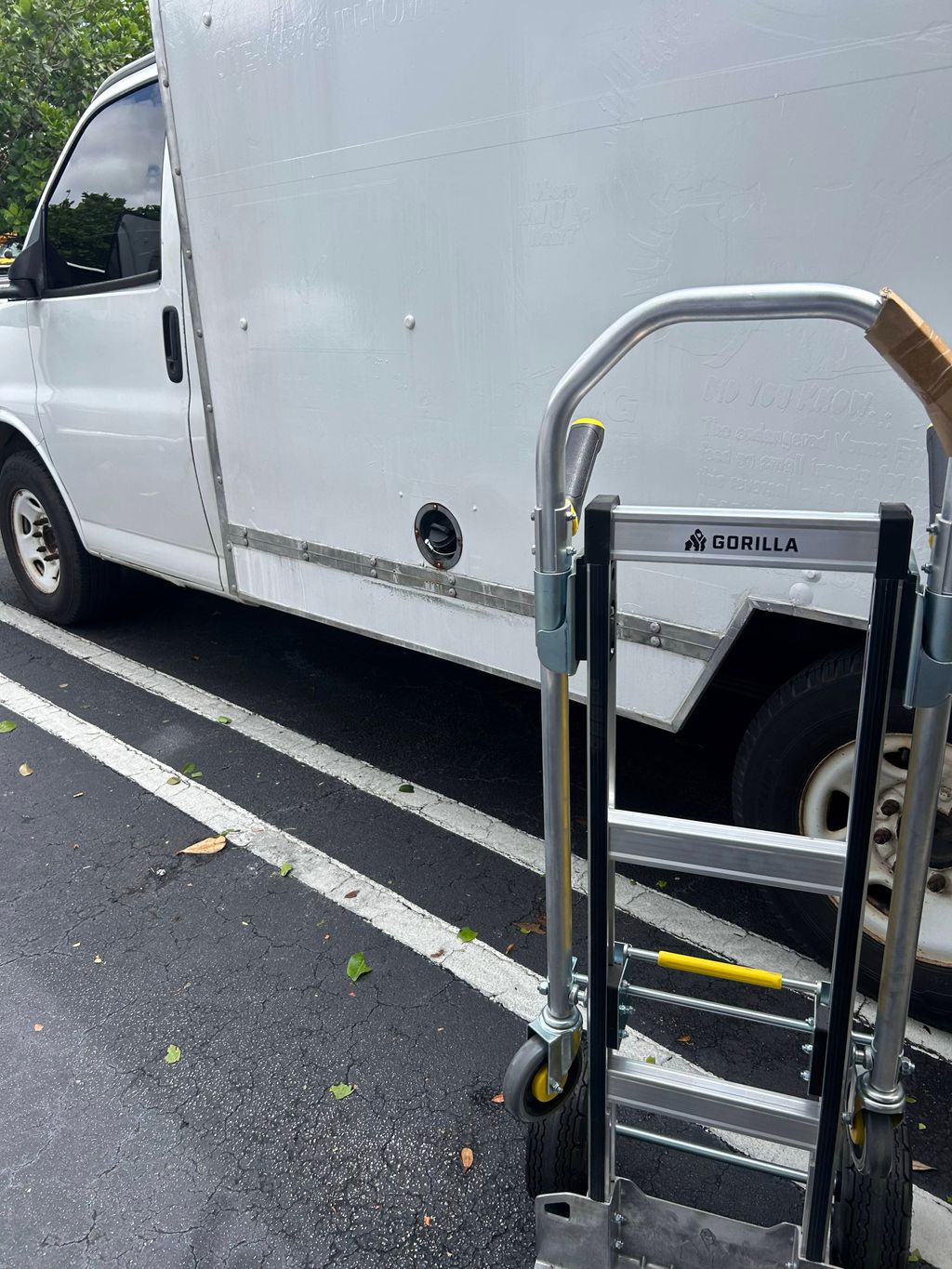 Box truck ready to Get the job done 