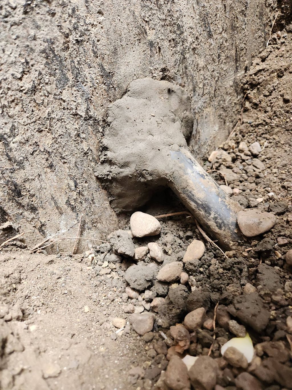 hydraulic cement packed around pipe after oakum wa