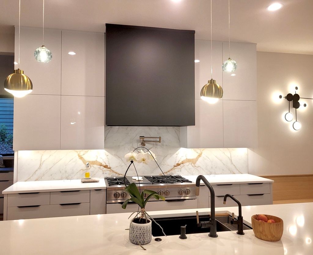 Clean and modern kitchen cabinets adds a minimalis