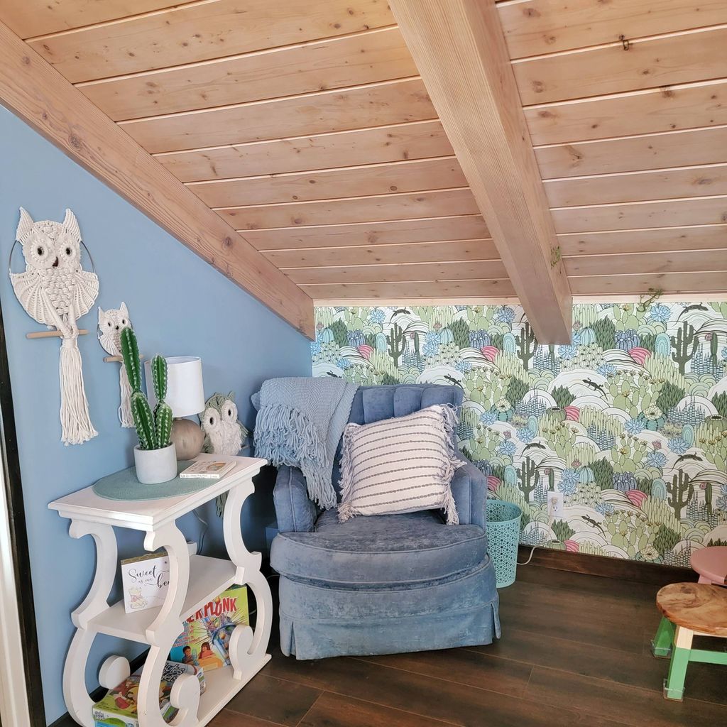 "Blue book nook"- design, drywall, wallpaper, pain