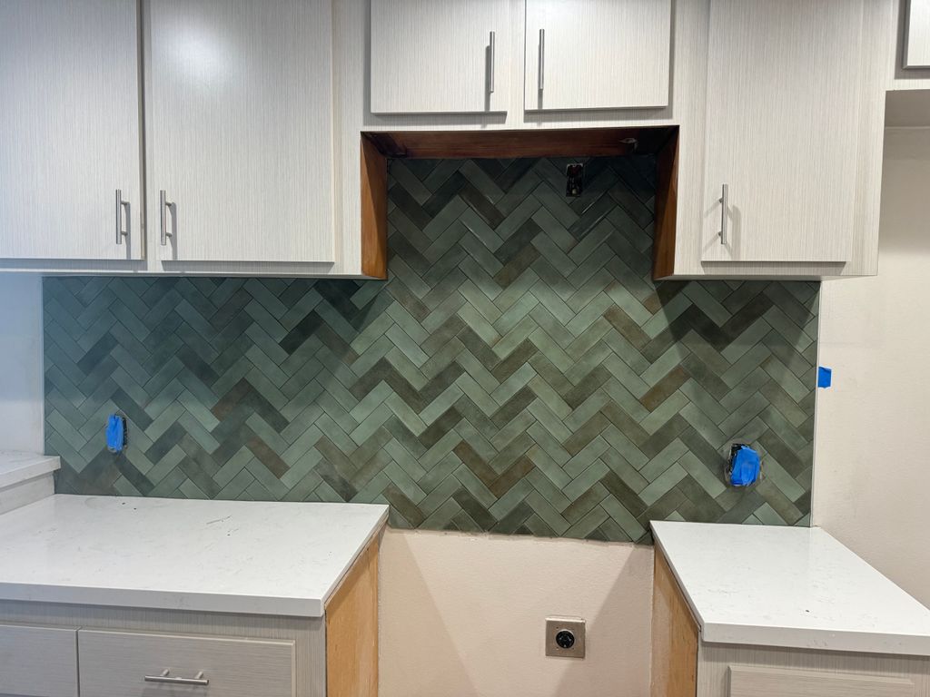 Modern Herringbone Pattern – Kitchen Backsplash
