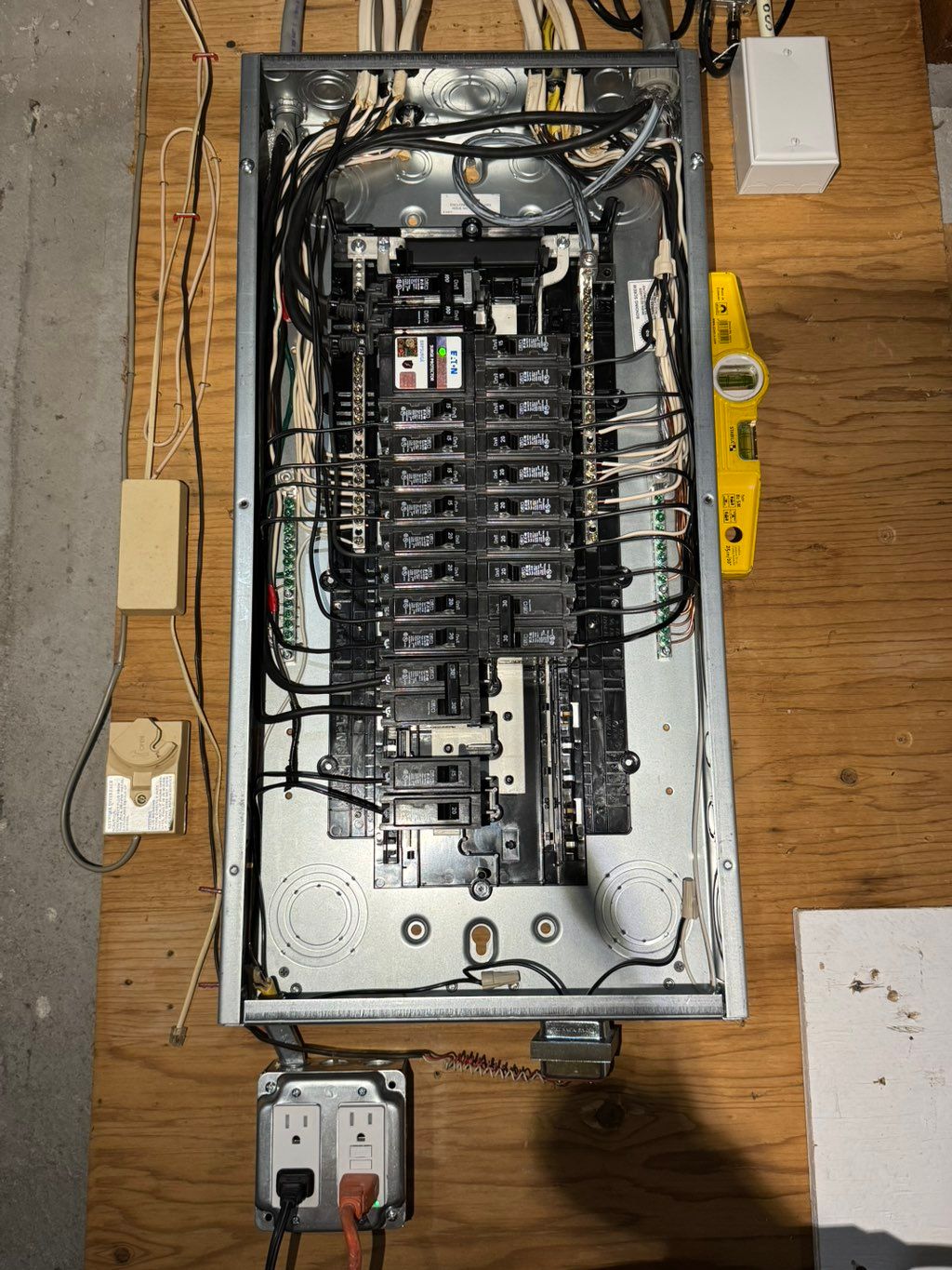100 amp panel Upgrade to accommodate customers nee