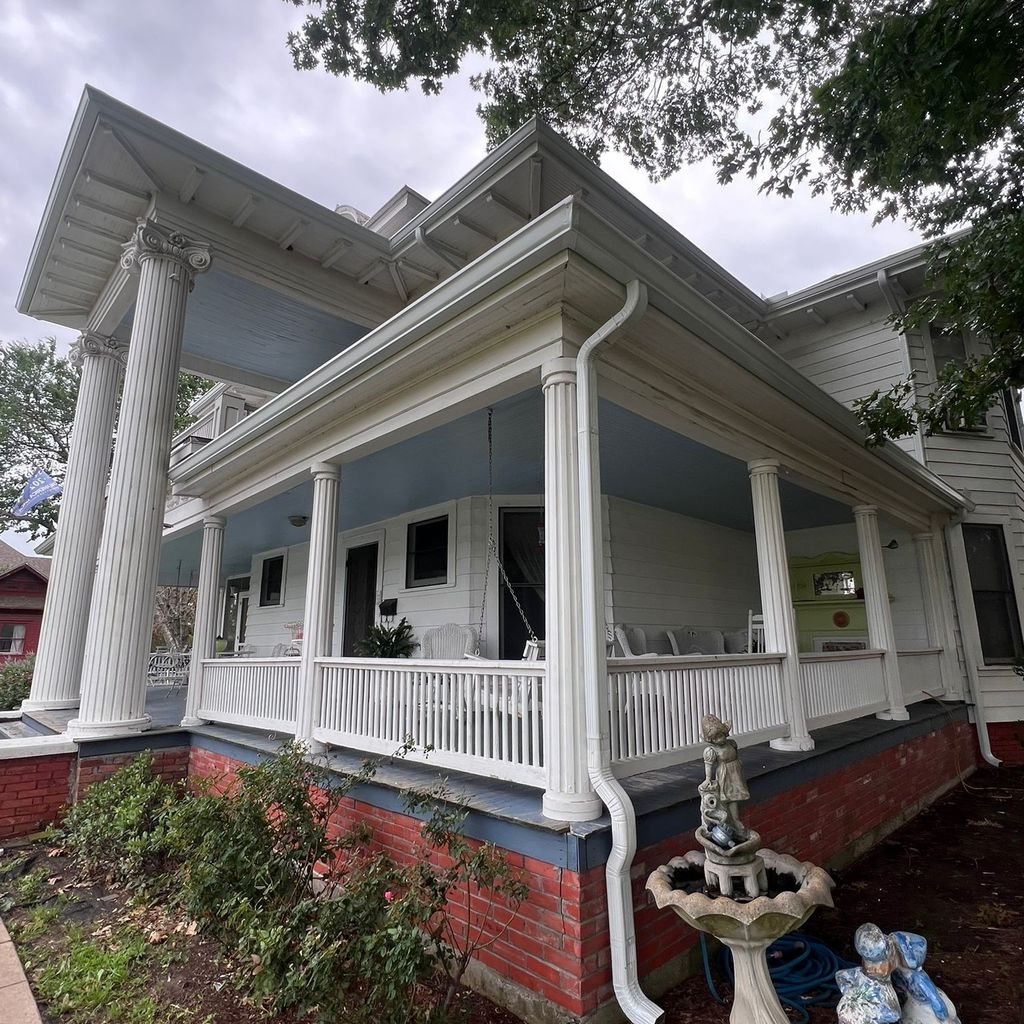 Maldonado semmless rain gutters LlC