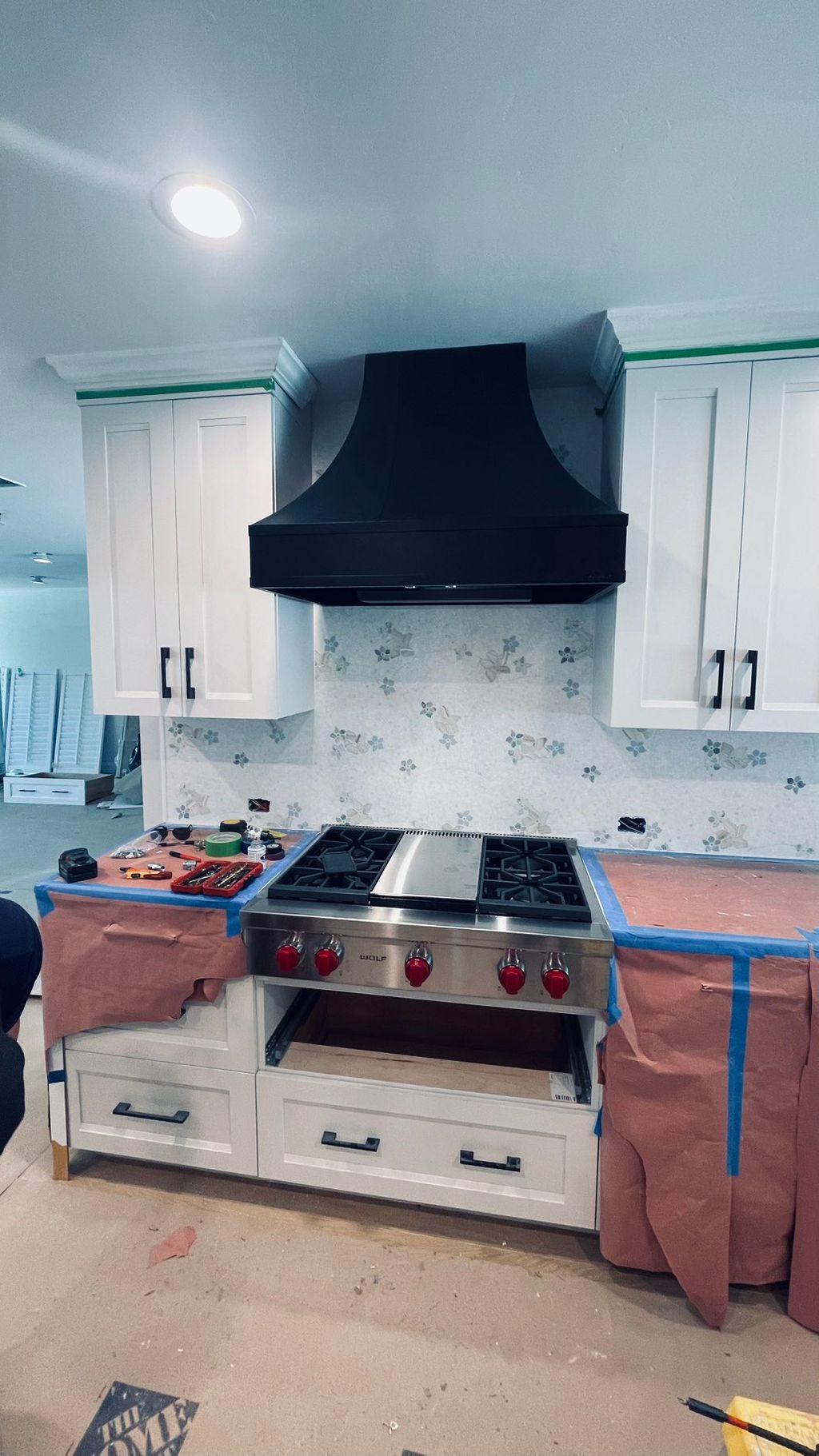Installation range stop and hood 