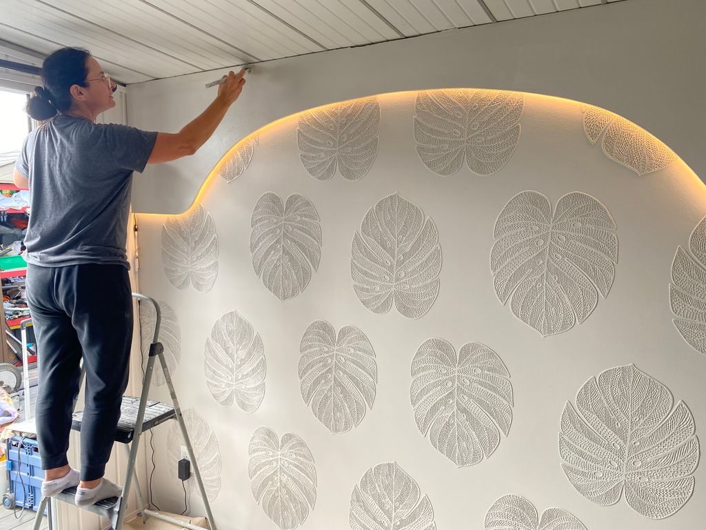 Arch with LED light accent with individual pattern