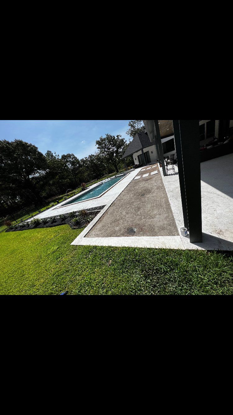 Residential pool in Magnolia, TX with spa/ jet noz