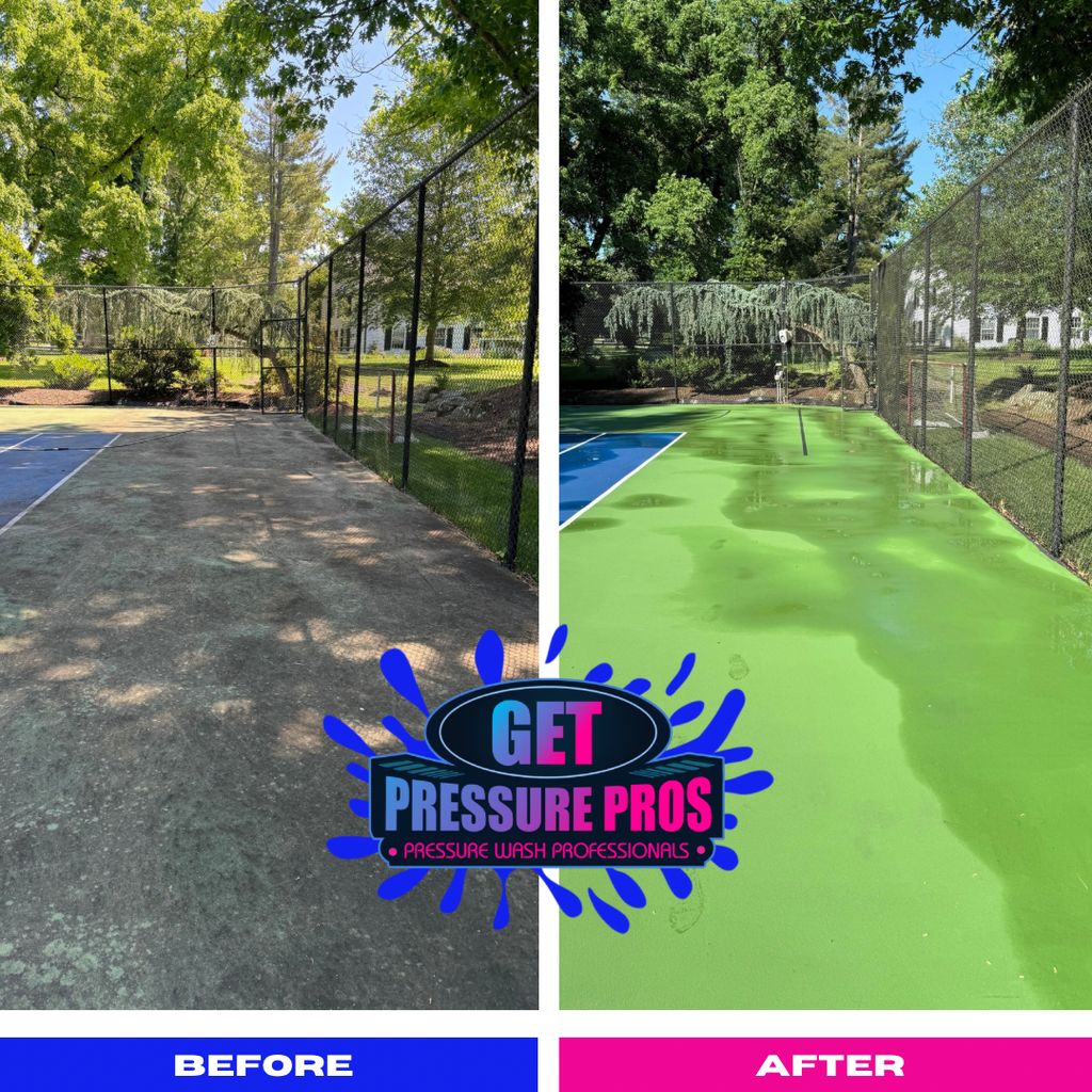 Tennis Court cleaning to remove mold dirt and alga