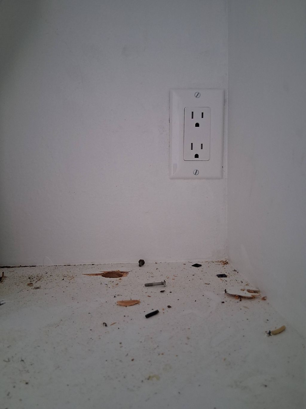 The extractor didn't have a Range Hood Power Cord.