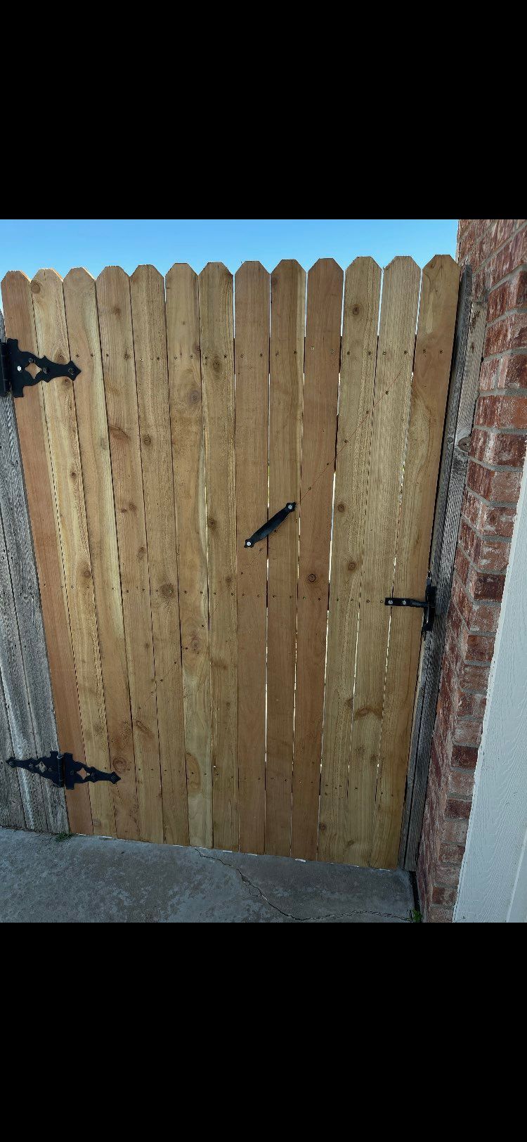 Fence repair. New gate 