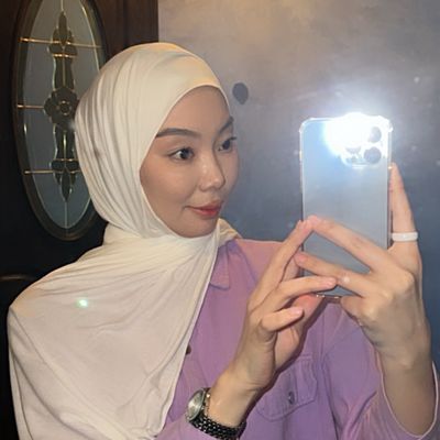 Avatar for Dina clinging