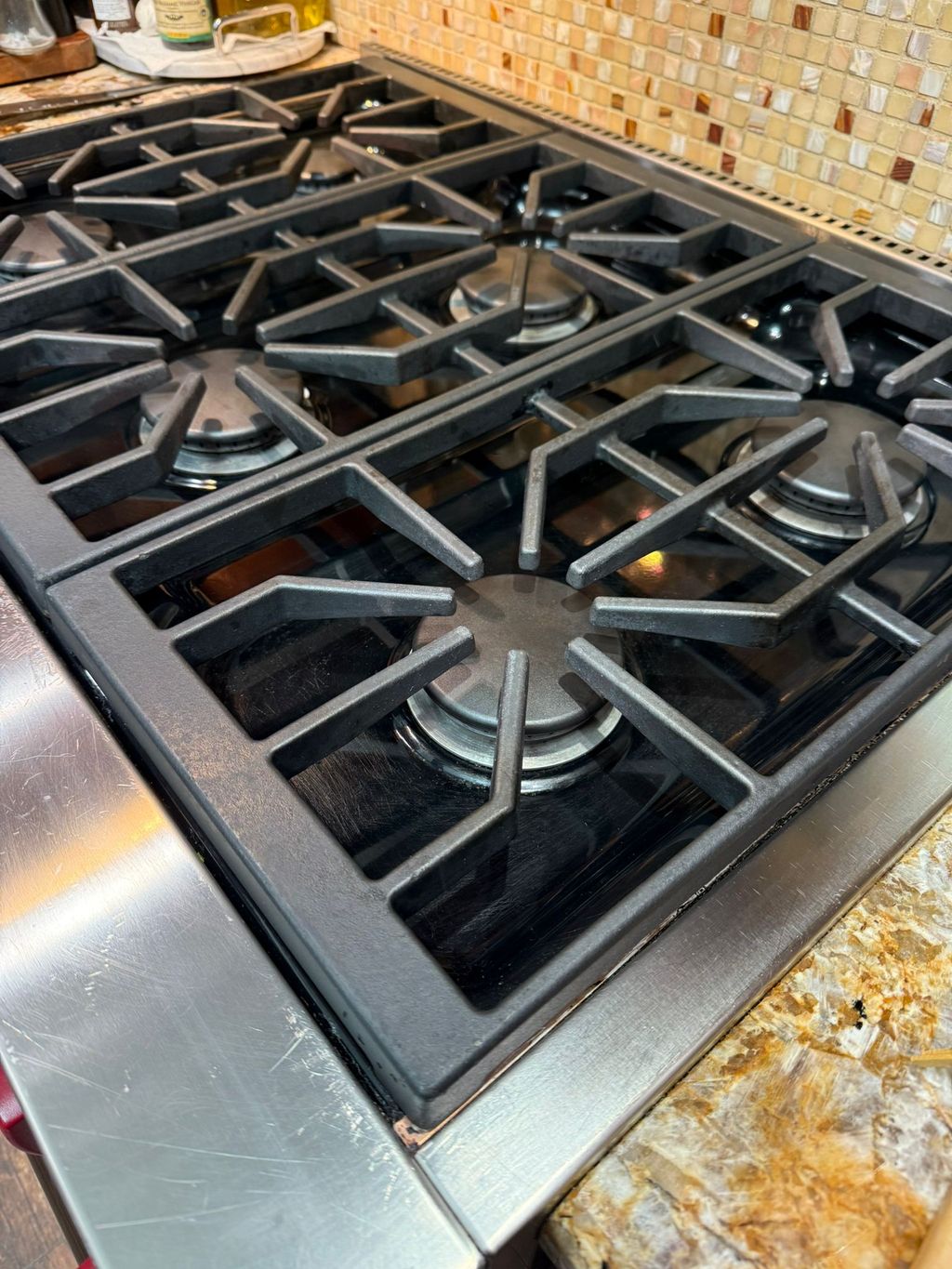 🔥 This stove is sparkling clean and grease-free — 