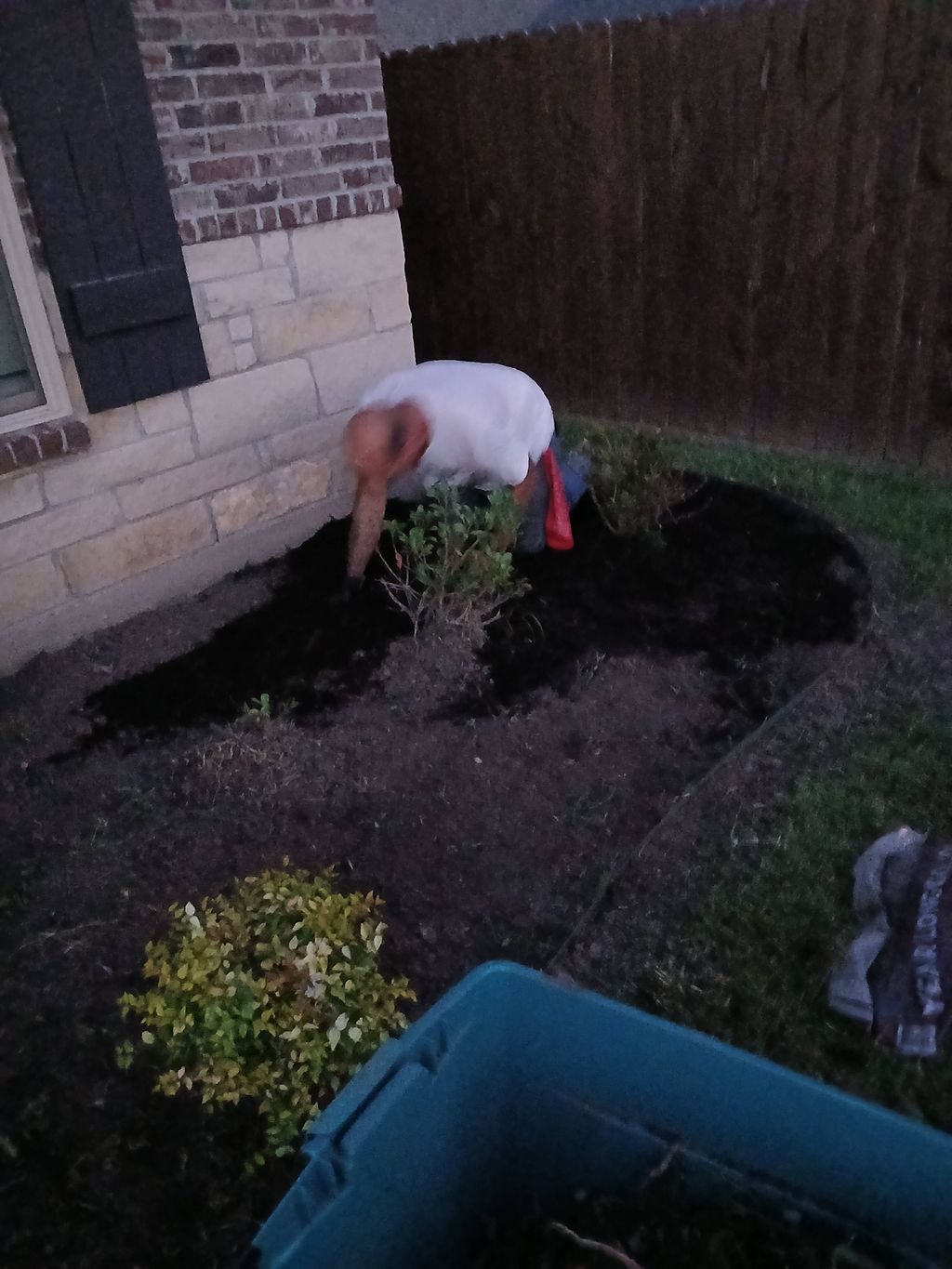 Spreading mulch