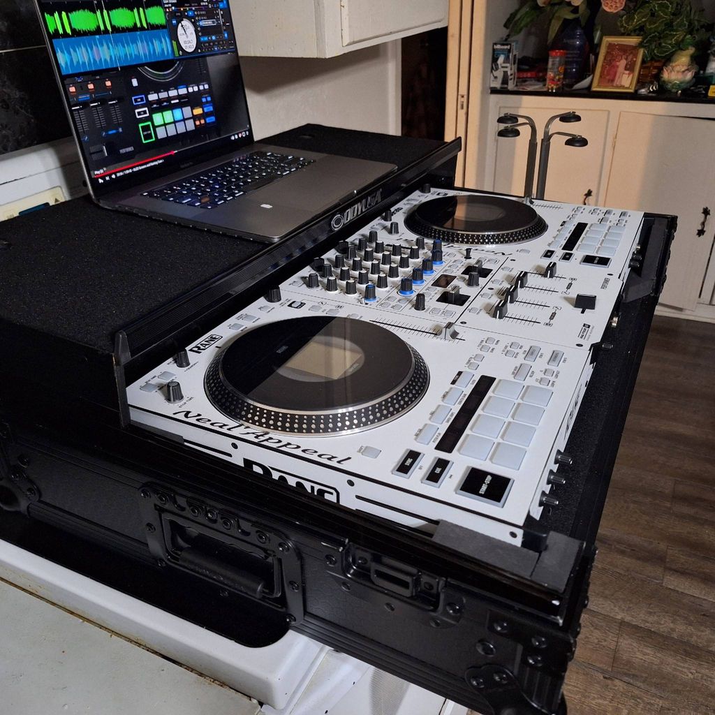 Robert's DJ & Karaoke Services