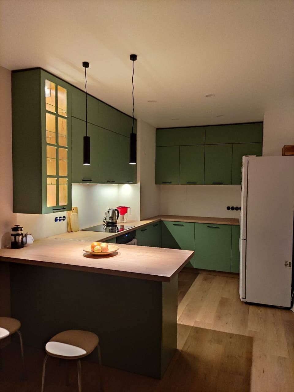 Kitchen cabinet assembly, Lighting installation, B