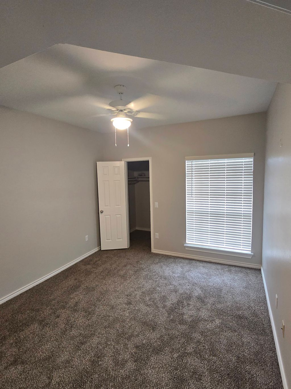 custom paint trim to ceiling 