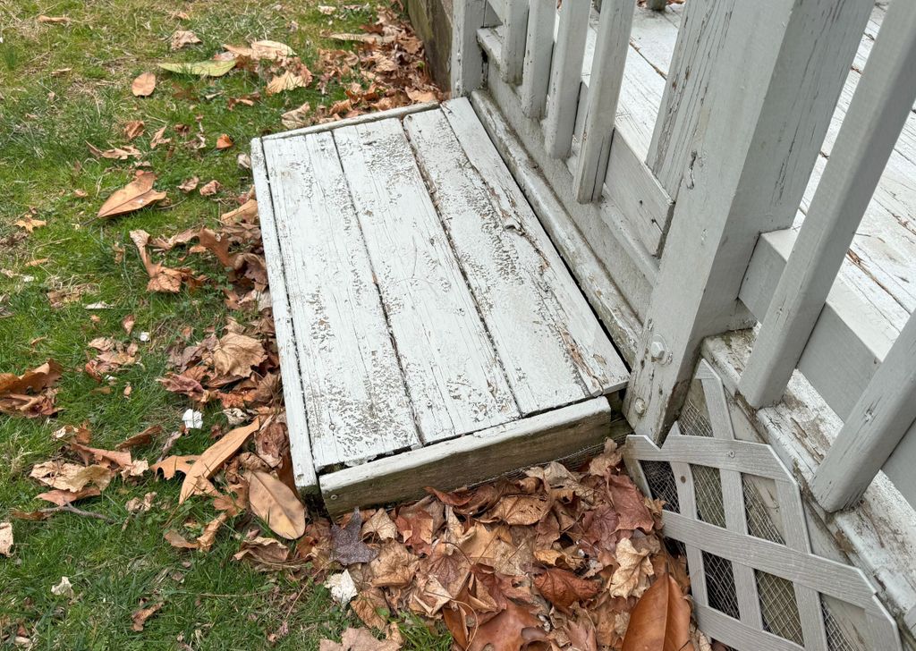 Degrading deck step