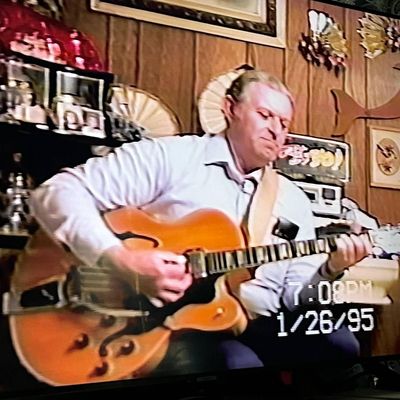 Avatar for Guitar Lessons by Warren Smith