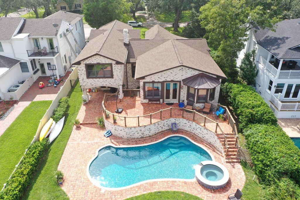Shingle Installation near Roosevelt - Product:  GA