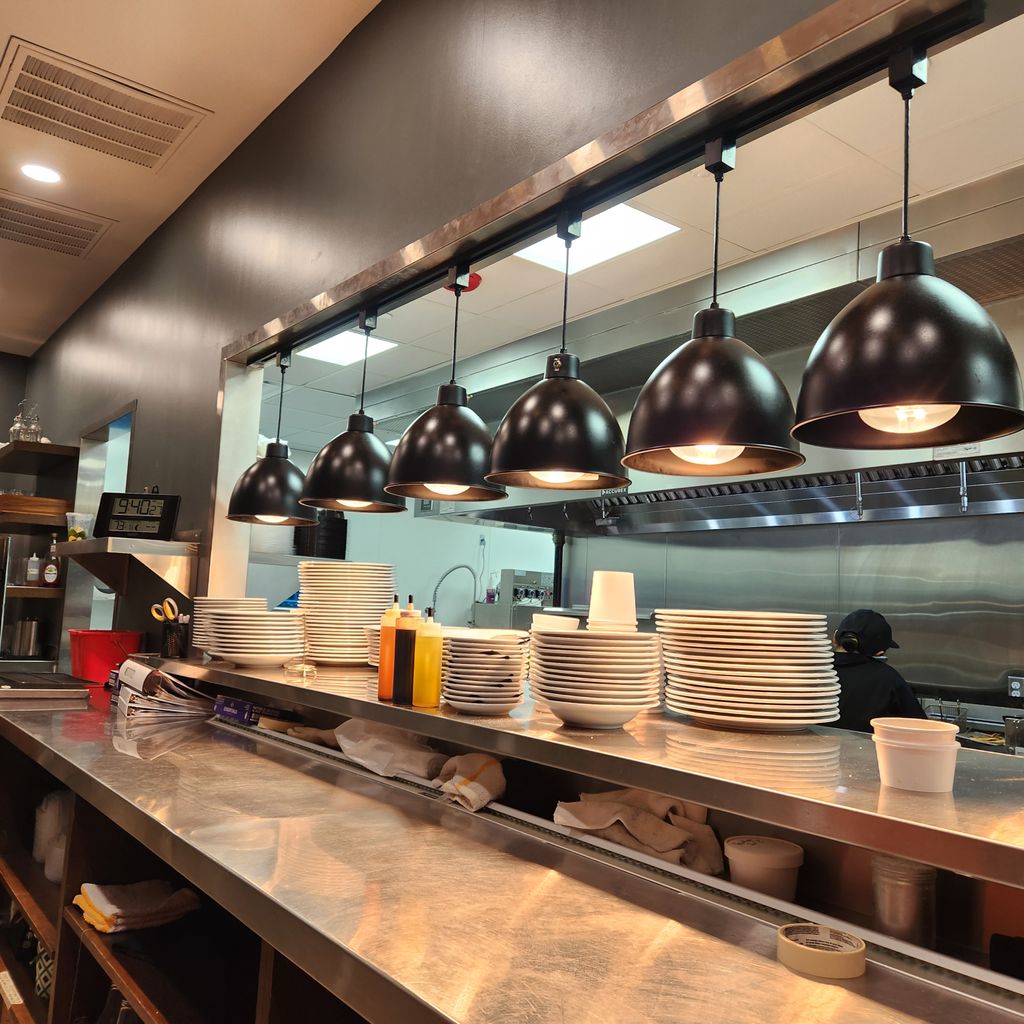 Yes, we can do heat lamps for you!