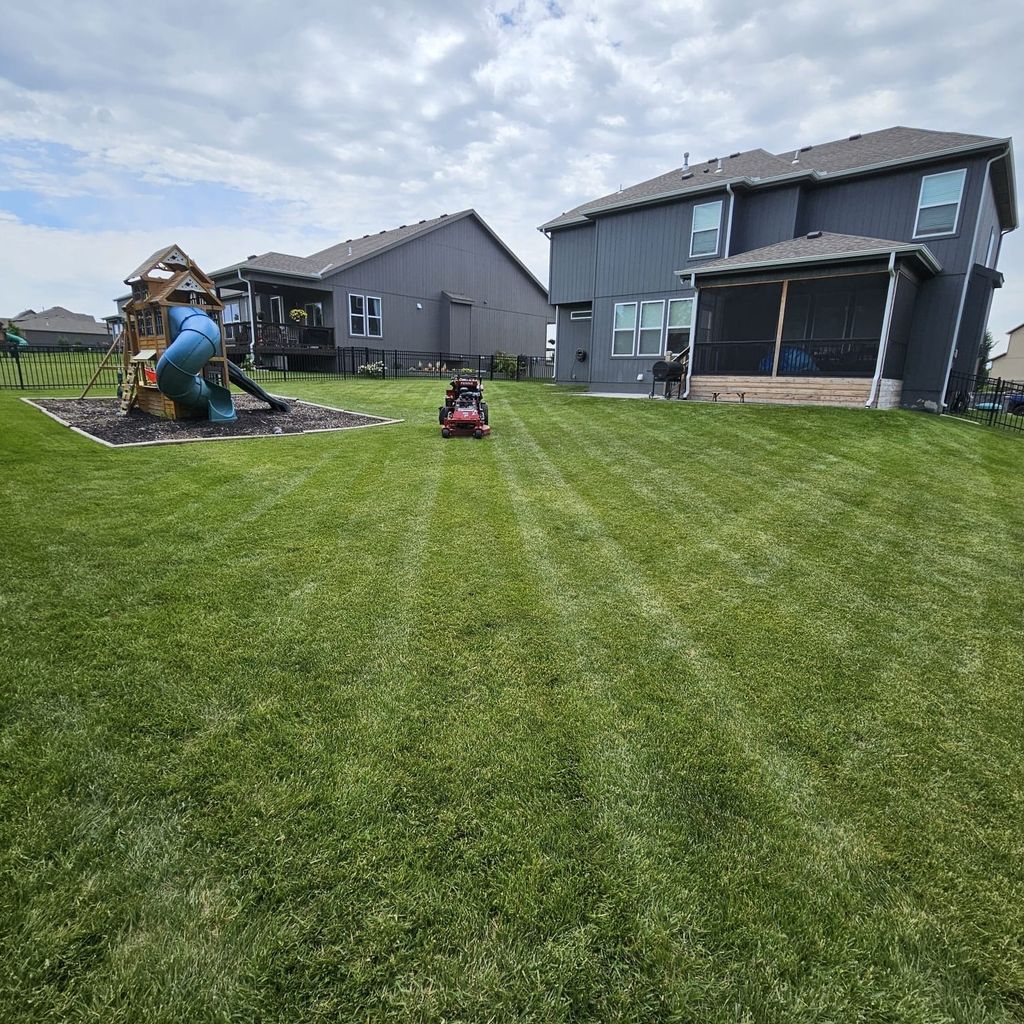 Hidden Ranch Lawn and Landscape