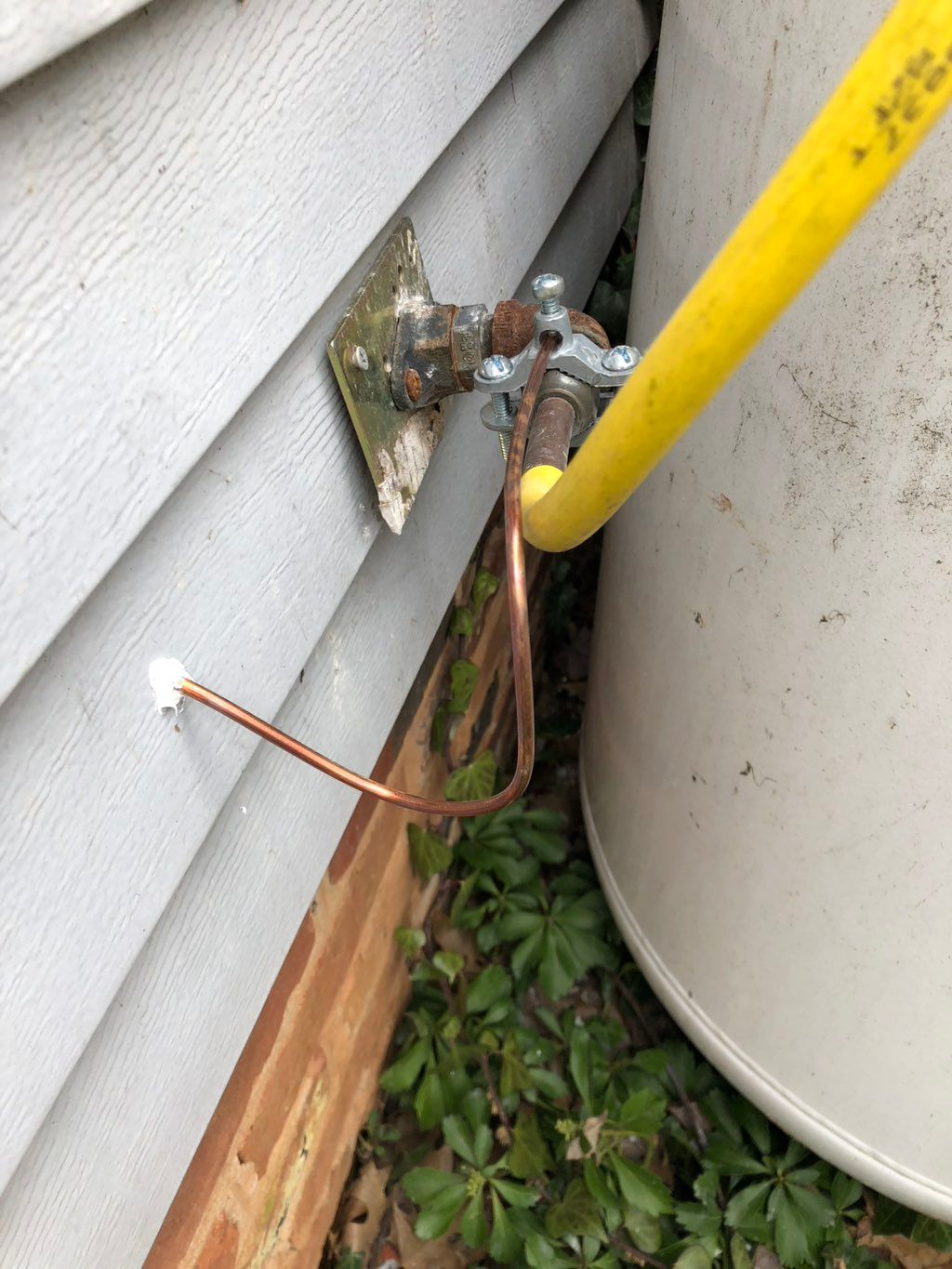 Flexible gas line grounding 