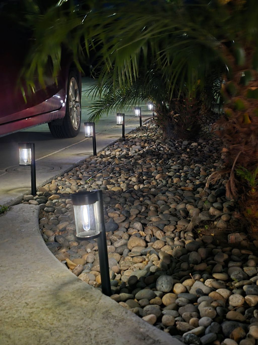 Solar walkway lights